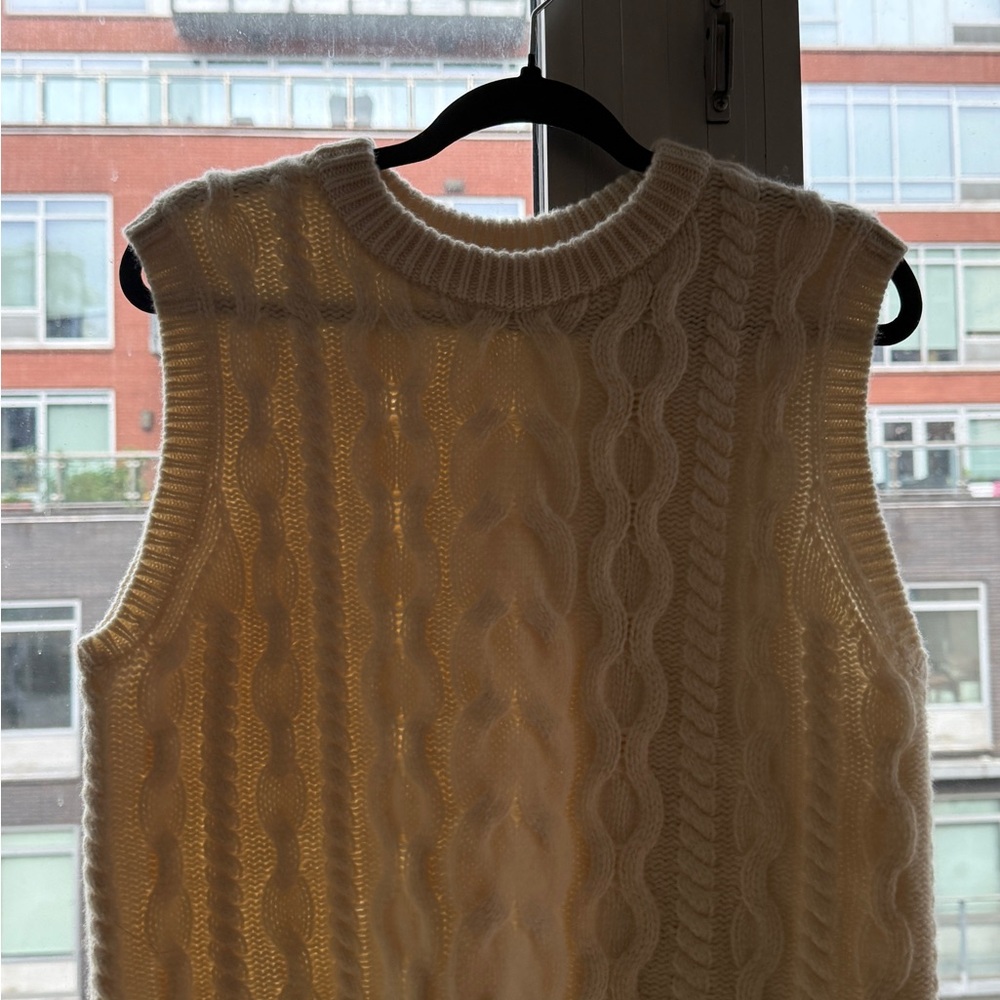 Brand New Theory Cream Cable Knit Sleeveless V-Neck Sweater Vest
